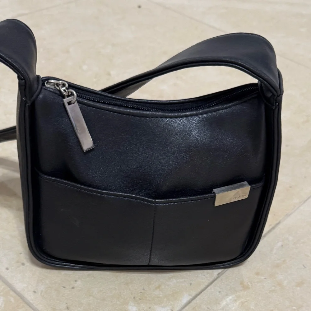 Fratelli Rossetti Black Messenger Bag with Minimalist Design Vinyl Pursue - Picture 2 of 7